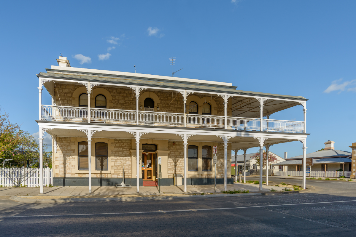Royal Oak Hotel Penola, South Australia. Photographed by cornfield. Image via Shutterstock.