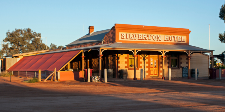 Silverton Hotel New South Wales. Photographed by Norman Allchin. Image via Shutterstock.
