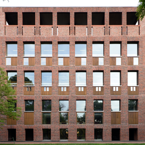 <strong>Phillips Exeter Academy Library</strong>