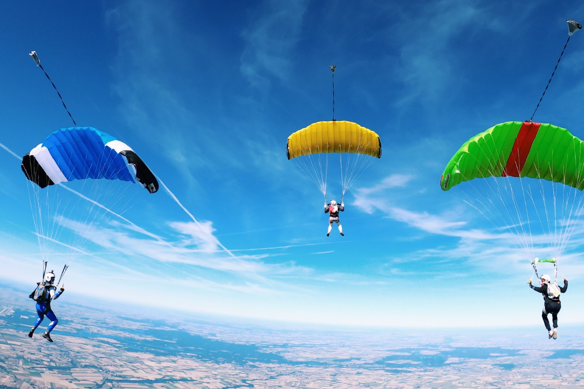 Adrenaline Guide to the 8 Best Places to Skydive in Australia. Photographed by Kamil Pietrzak. Image via Unsplash.