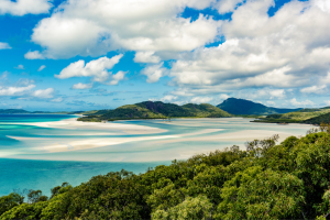 Airlie Beach, Whitsunday Islands, Queensland. Photographed by autau. Image via Shutterstock.