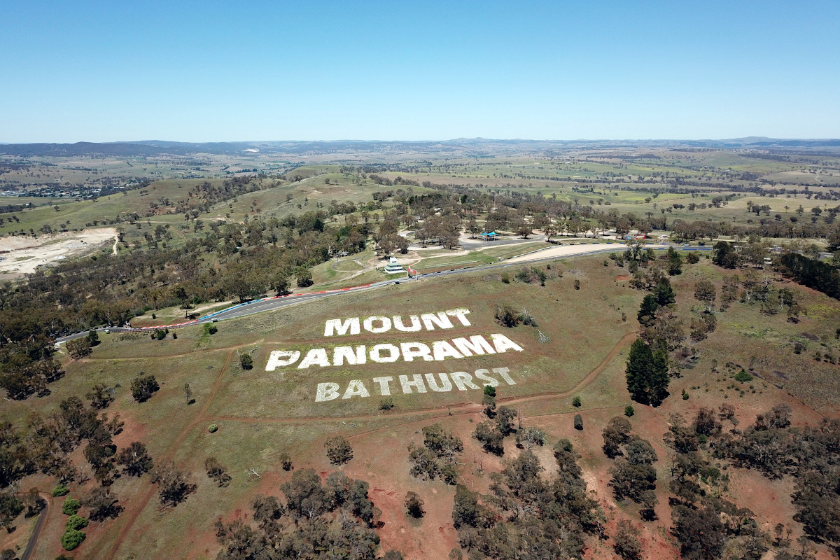 Mount Panorama Race Track, Bathurst. Image: katacarix / Shutterstock