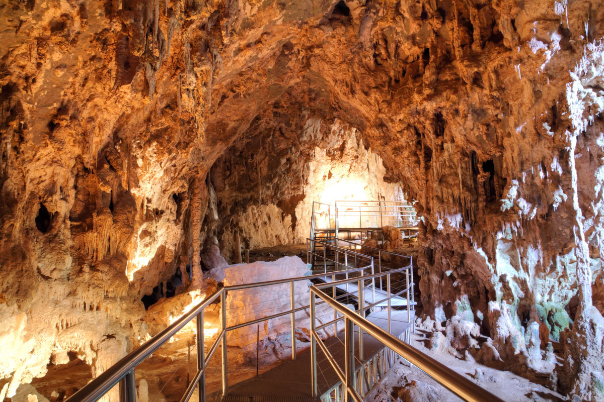 Jenolan Caves. Image: totajla / Shutterstock