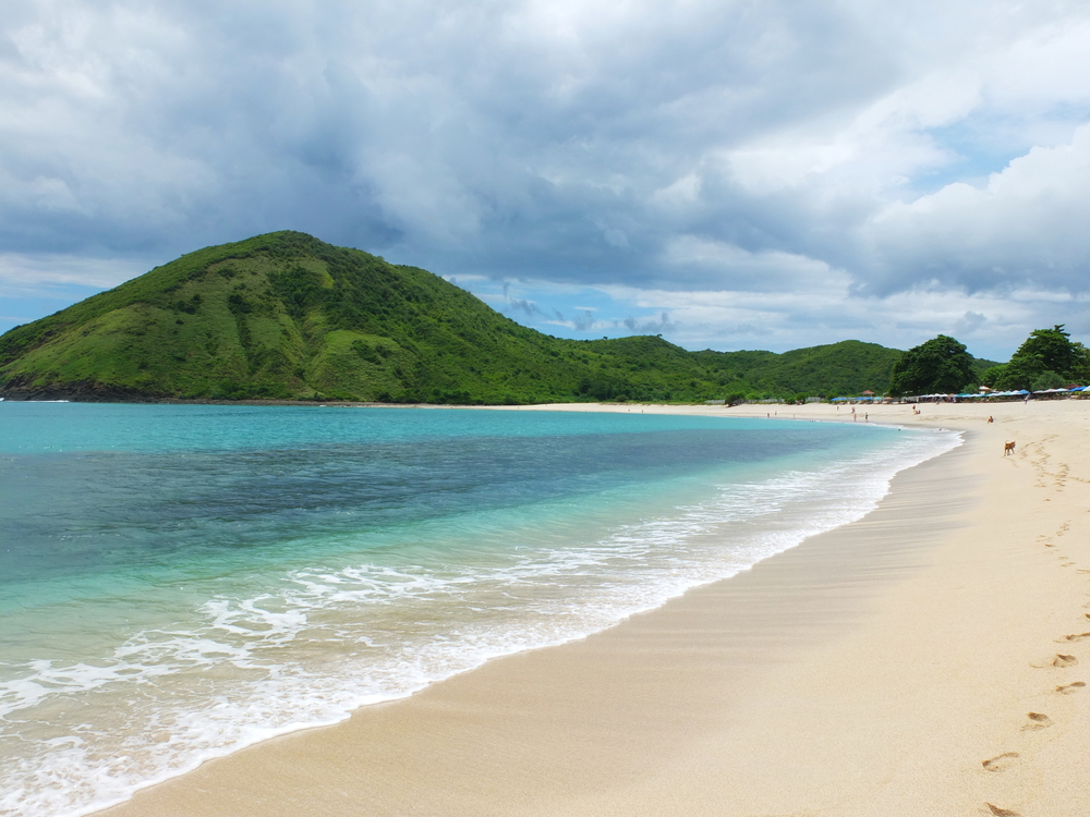 Mawun Beach. Photographed by MiraR. Image via Shutterstock