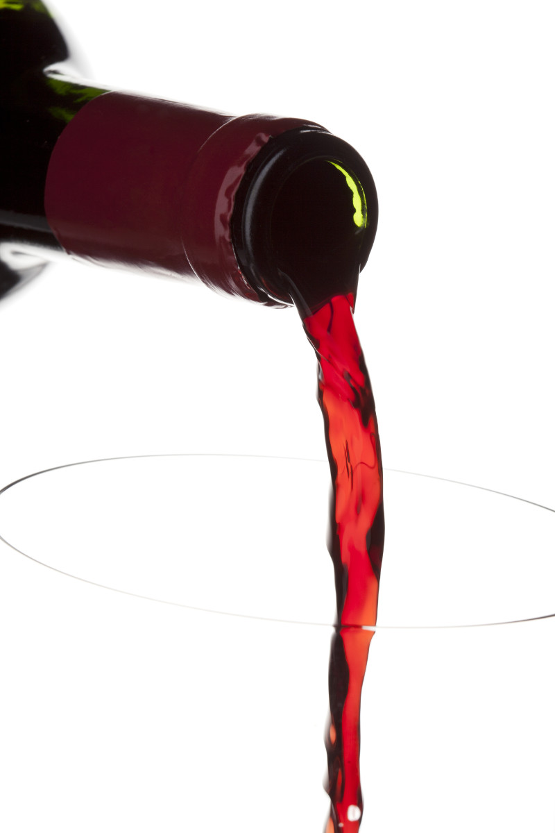 Wine pour. Image: Dan Kosmayer / Shutterstock