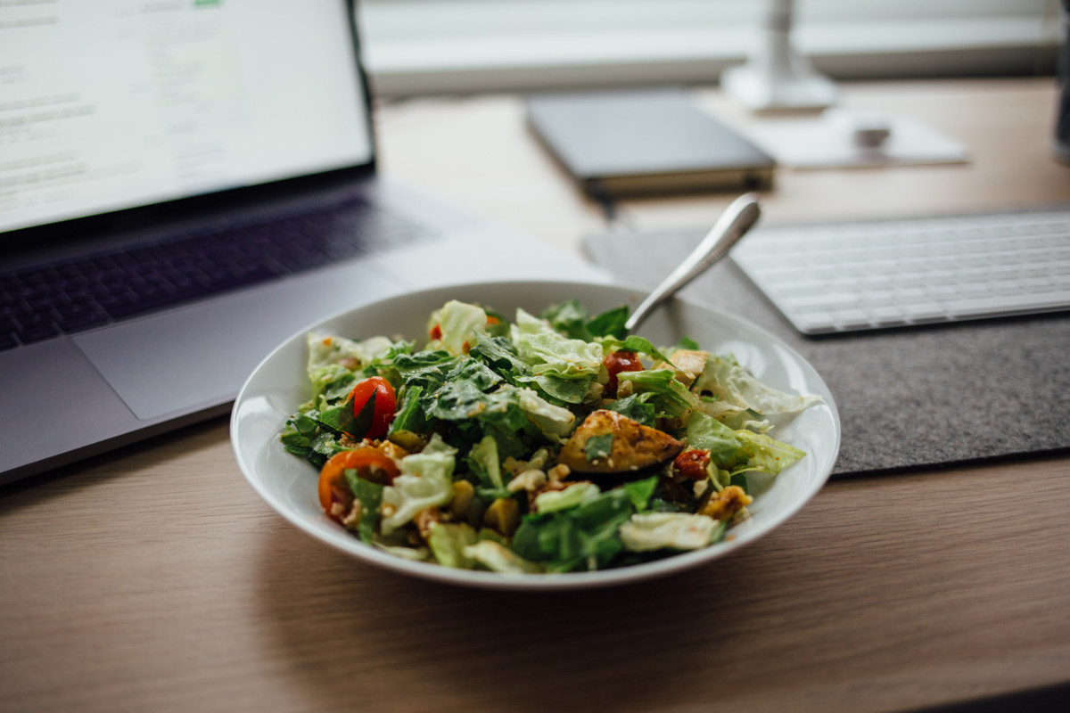 Bowl of salad. Photographed by Nielsen Ramon. Sourced via Unsplash