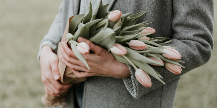 Mother's Day Gift Guide Top 10 Ideas for 2021. Photographed by Priscilla Du Preez. Image via Unsplash.