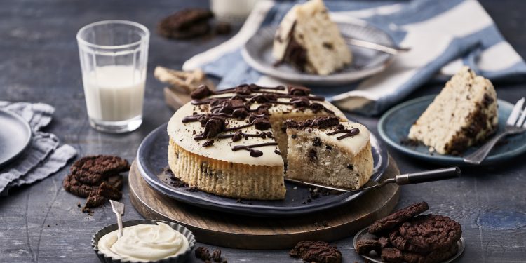 Woolworths Australia New Cookies & Cream Mudcake. Image supplied