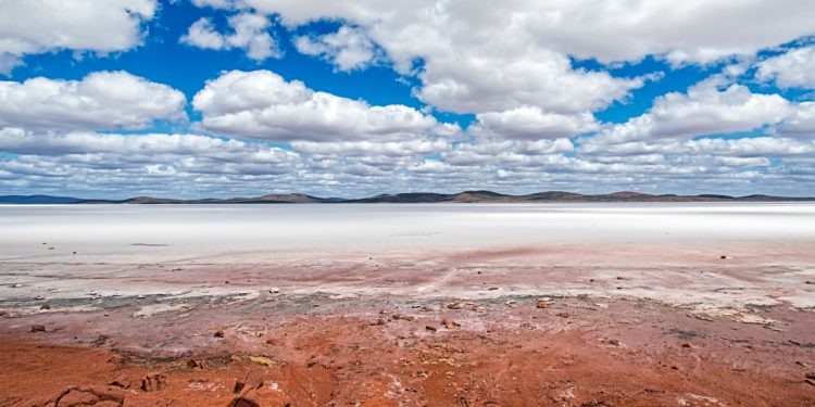 Kati Thanda-Lake Eyre National Park, South Australia. Photographed by hlphoto. Sourced via Shutterstock