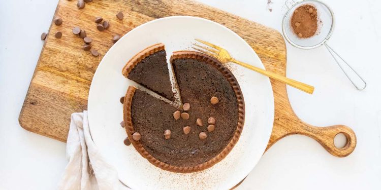 Leah Itsines Healthy Plant-Based Strawberry Chocolate Tart Recipe. Image supplied