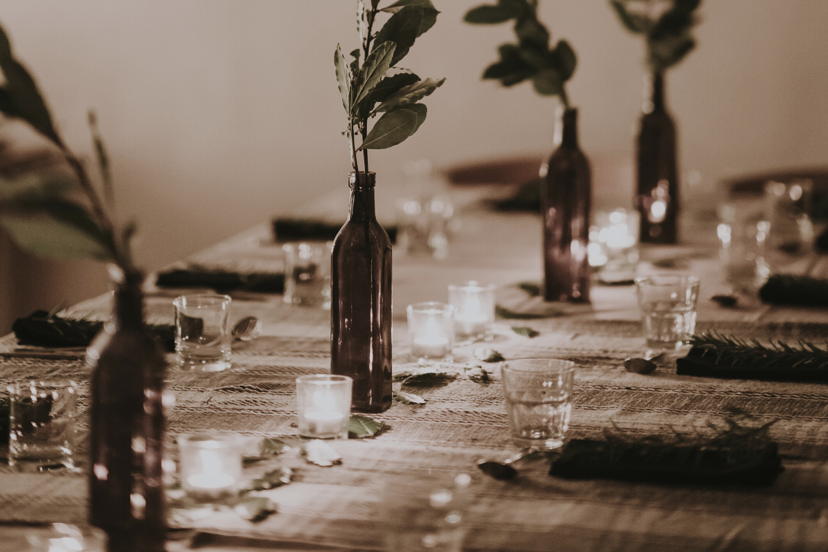 Dining Table. Photographed by Annie Spratt.