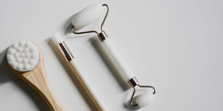 Beauty and skincare applicators. Photographed by Content Pixie. Image via Unsplash