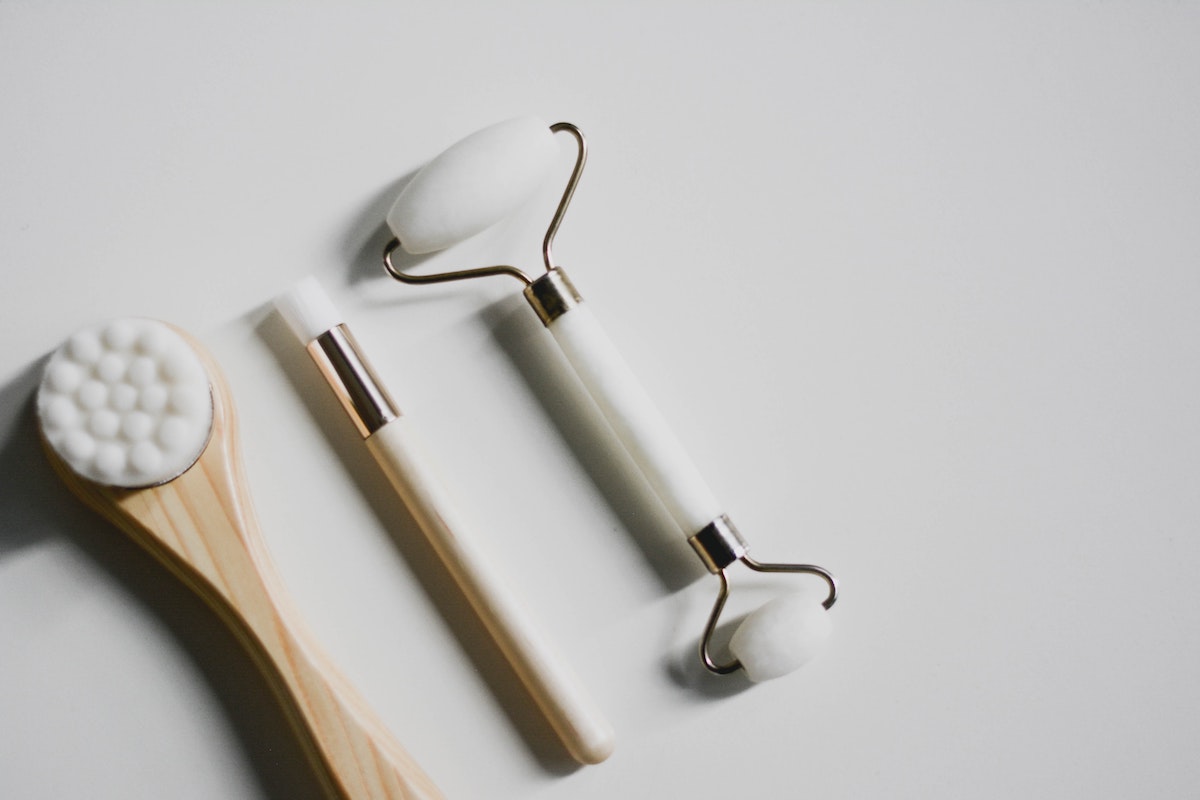 Beauty and skincare applicators. Photographed by Content Pixie. Image via Unsplash