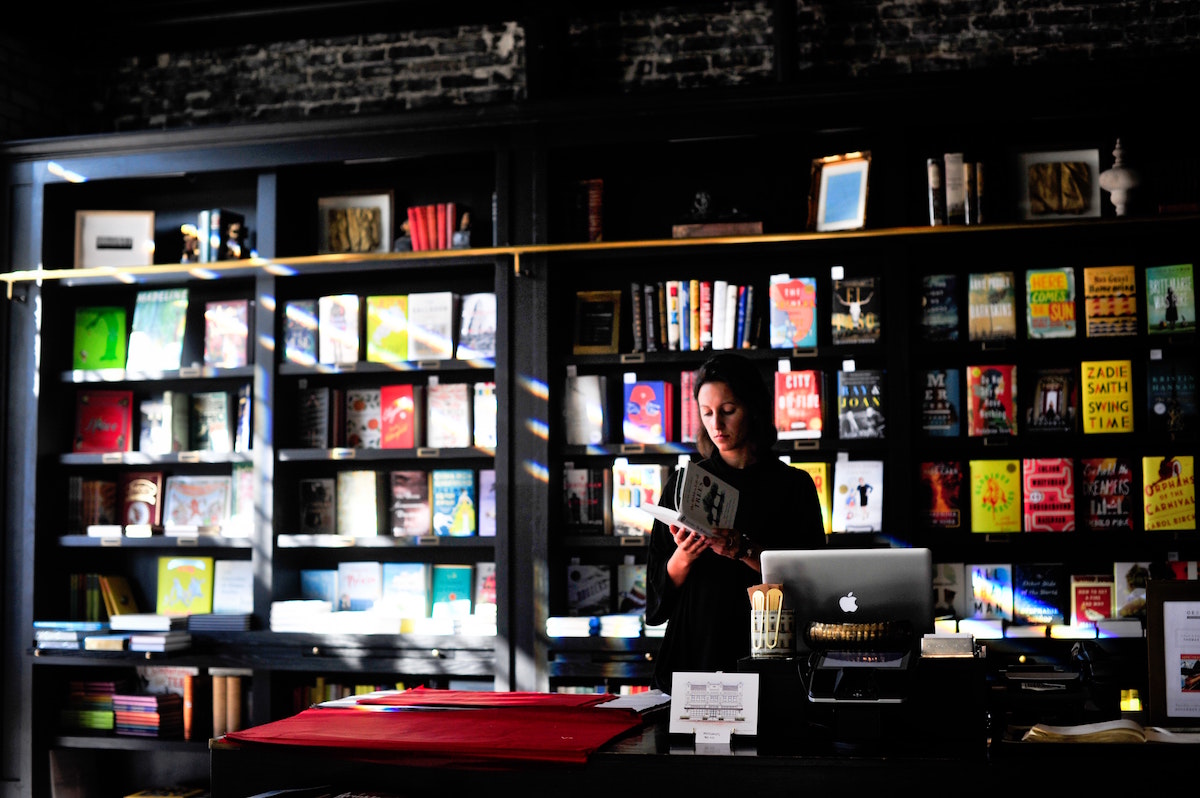 Girl reading in shop. Image by PJ Accetturo via Unsplash