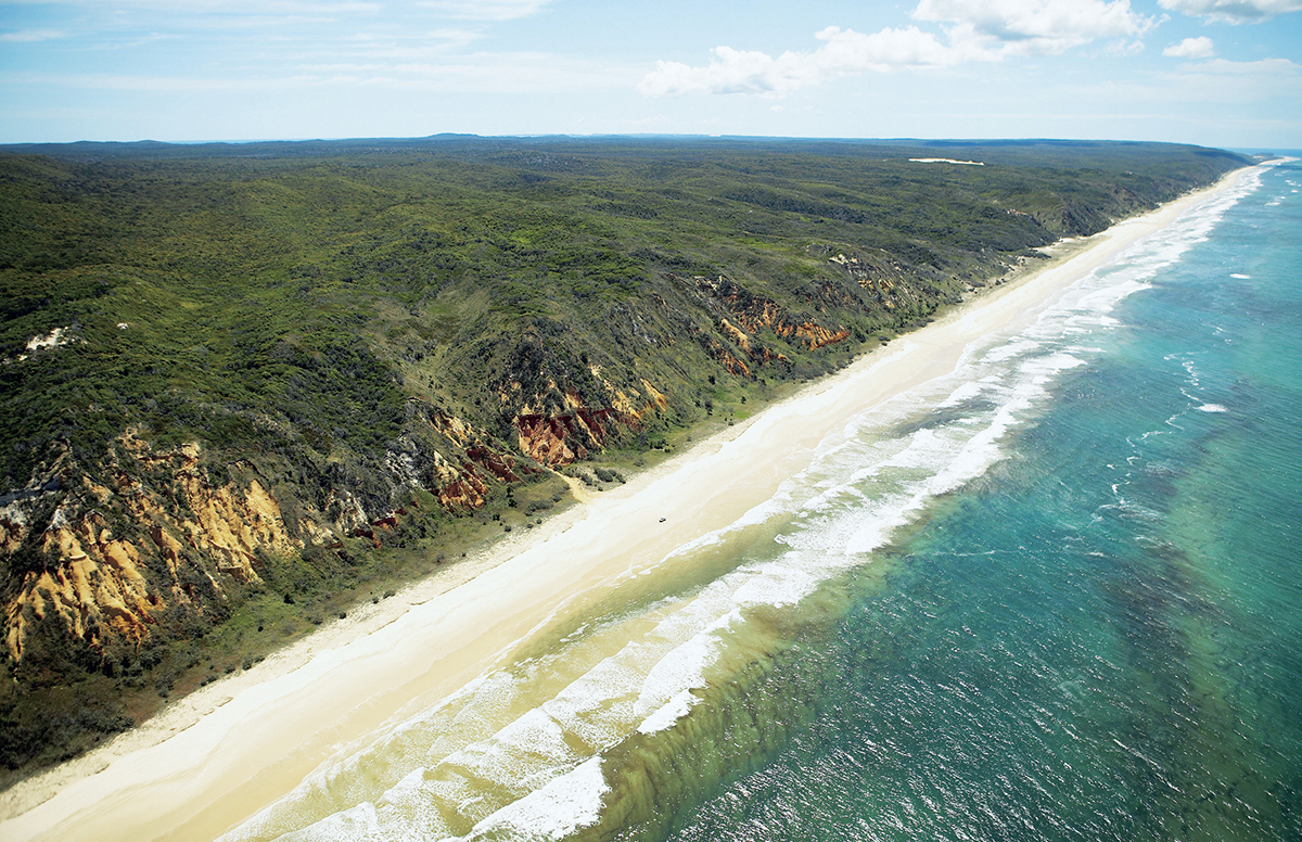 Seventy Five Mile Beach, Fraser Island. Image Provided by Tourism and Events Queensland.