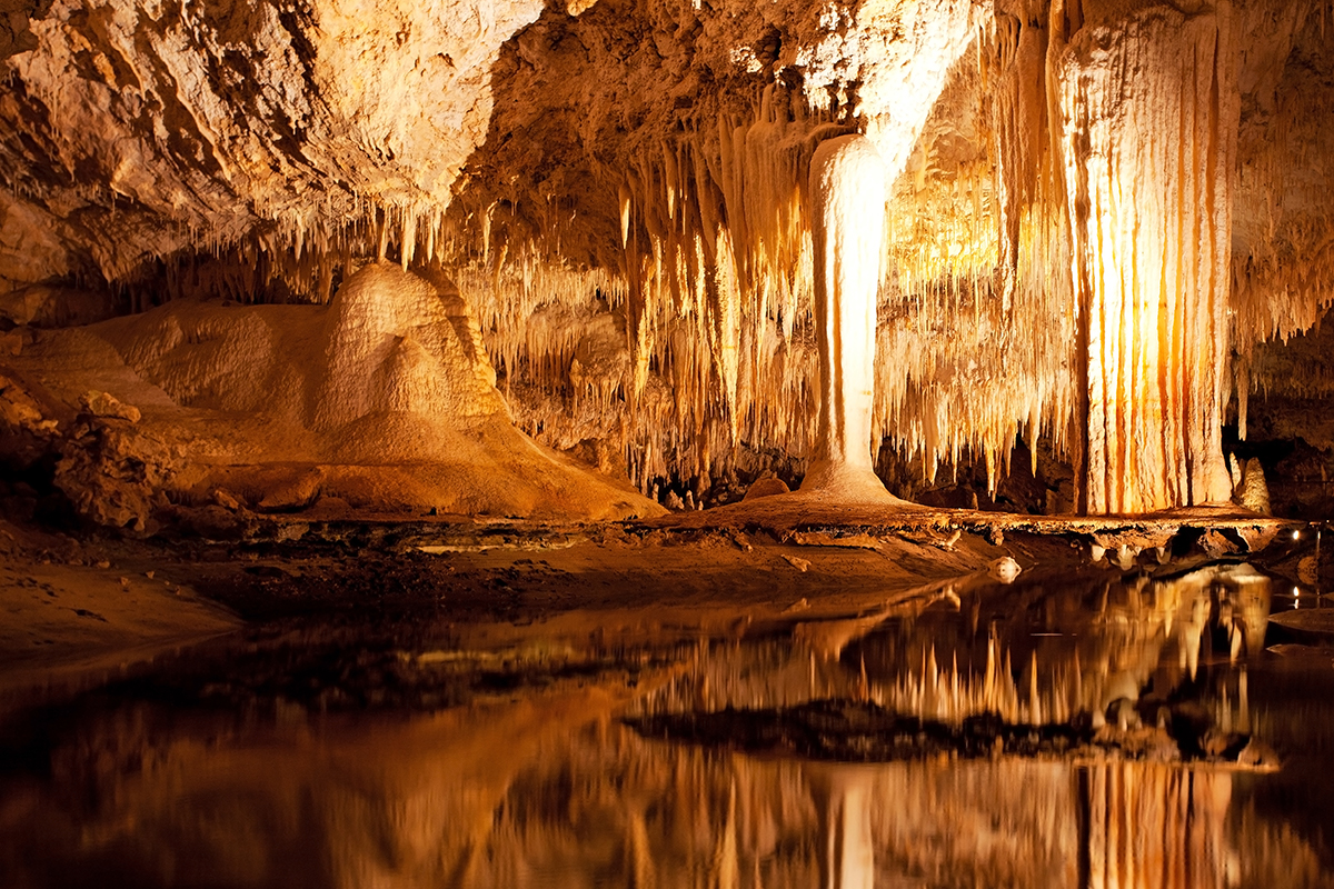 Lake Cave. Photographed by Marcella Miriello. Image via Shutterstock