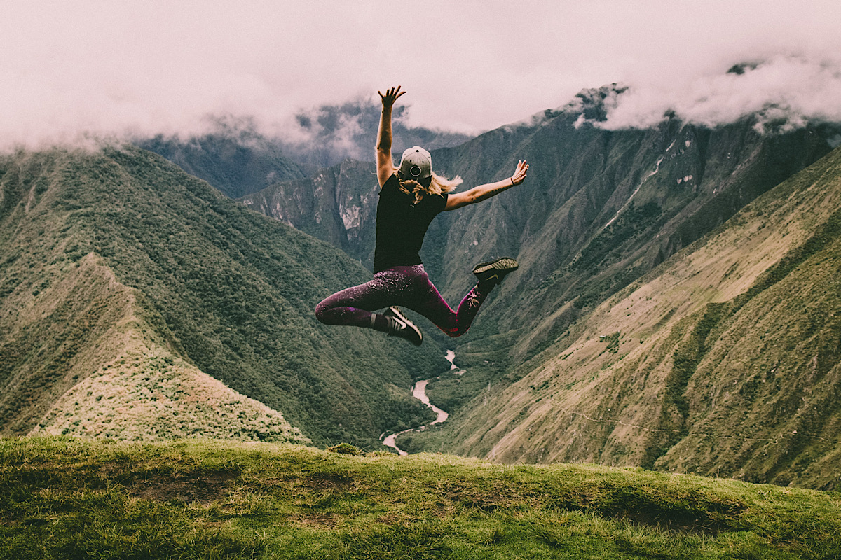 10 Best Australian Made Sustainable and Ethical Activewear Brands. Woman jumping in the air. Photo by Peter Conlan. Image via Unsplash