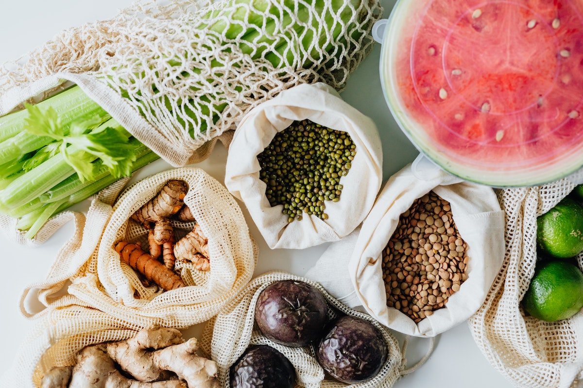 Plastic free bulk grocery shopping. Photographed by Karolina Grabowska. Image via Pexels