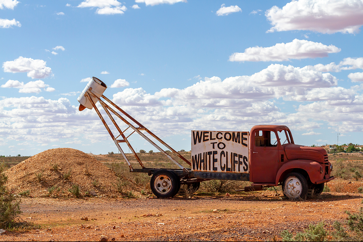 White Cliffs Welcome Sign. Photographed by Darkydoors. Image via Shutterstock