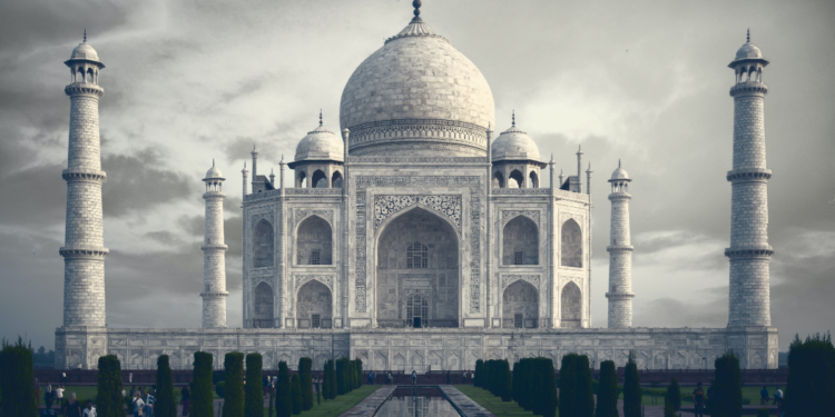 Taj Mahal, Agra, India. Photographed by Shashidhar S. Image via Unsplash.