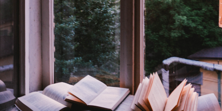 The 10 Best Must-Read Books For Sustainable Living. Photographed by John Mark Smith. Image via Unsplash.