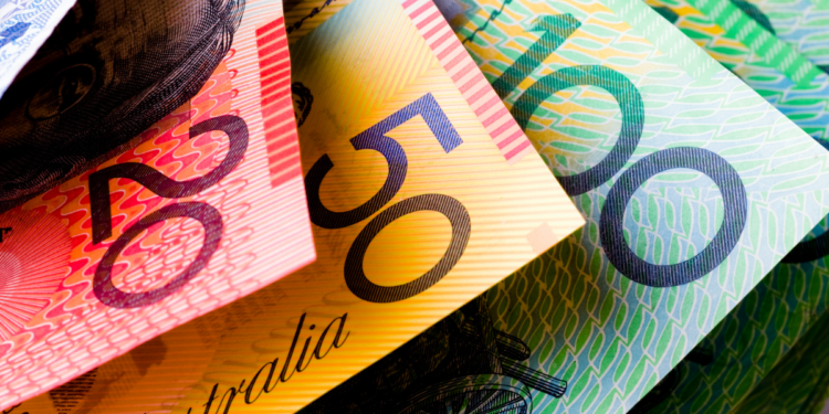 Card, Cash or Digital Wallet? This is How Australians Pay. Photographed by alicat. Image via Getty Images Signature and Canva.