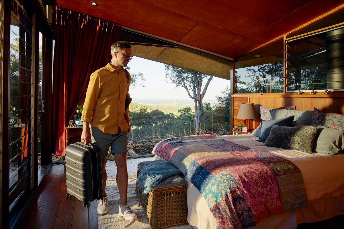 Airbnb Wants 12 Travellers To Live Anywhere For One Year – Hunter 