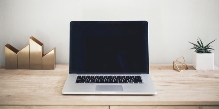 4 Easy Ways to Stay Connected Virtually in 2021. Photographed by Kari Shea. Image via Unsplash.