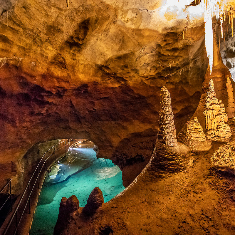 <strong>Jenolan Caves</strong>, Blue Mountains