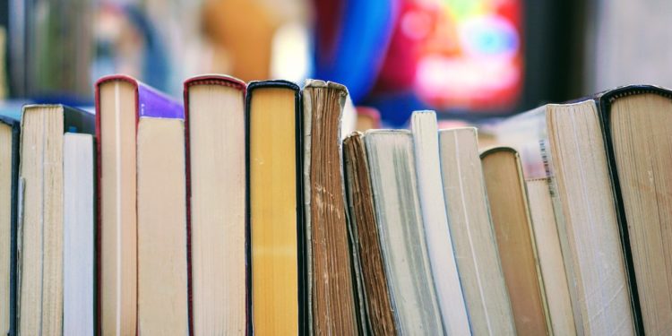 10 Best Books To Achieve Your 2022 New Year's Resolutions. Photographed by Tom Hermans. Image via Unsplash