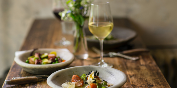 Easy Guide to the 8 Best Seafood and Wine Pairings. Photographed by Stefan Johnson. Image via Unsplash.