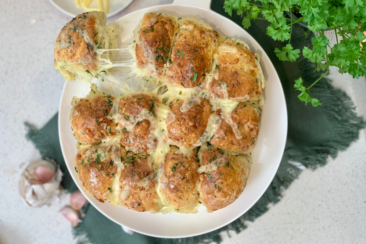 Easy Cheese Pull-Apart Air Fryer Garlic Bread Recipe. Image supplied.