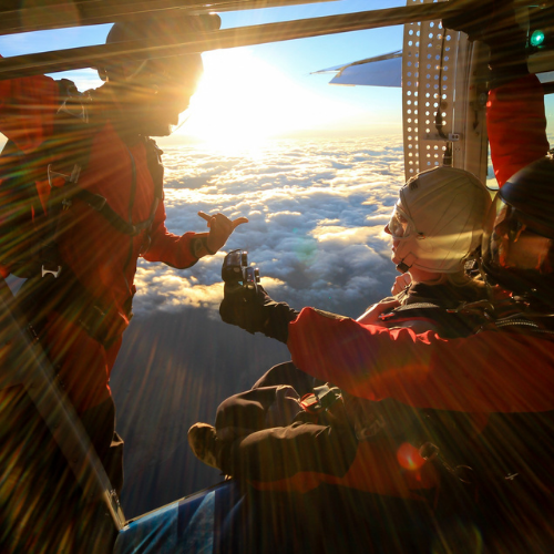 <strong>Skydiving</strong>