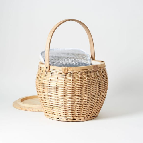 <strong>Morgan & Finch </strong>Round Wicker Picnic Basket