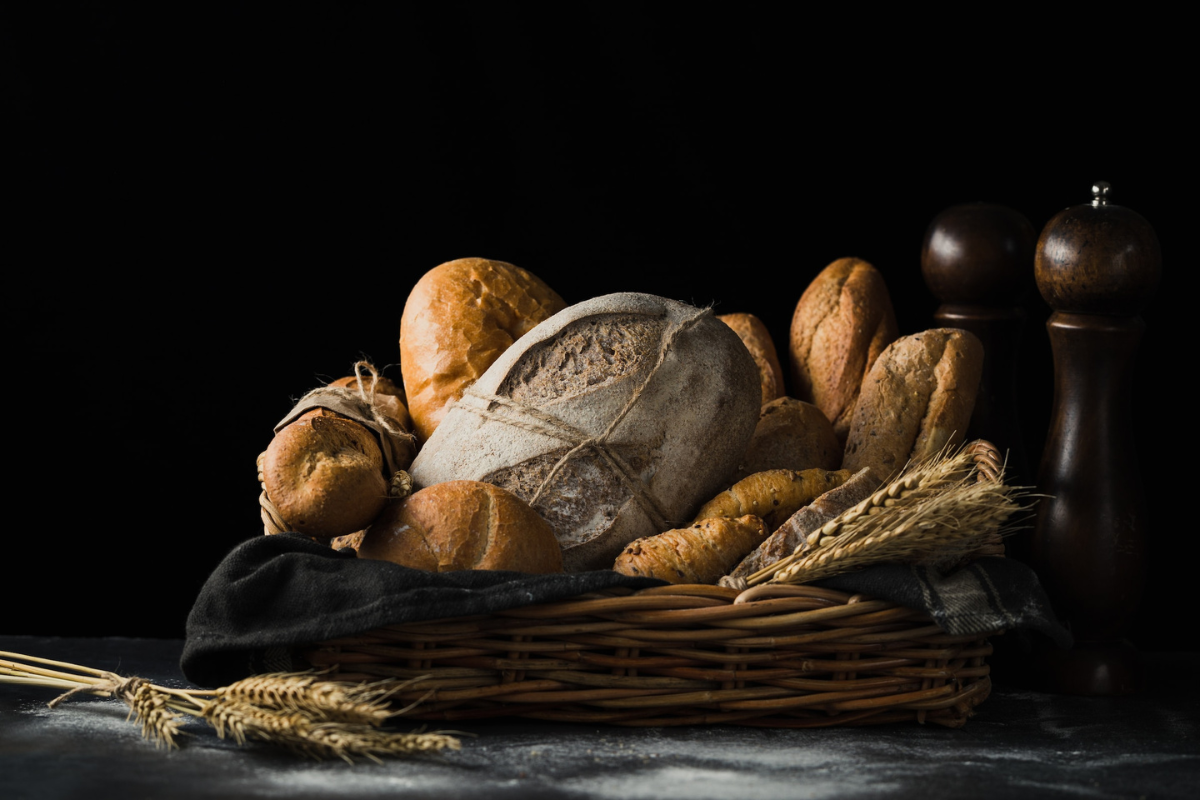 Bread in a basket. Photography by Mae Mu. Image via Unsplash