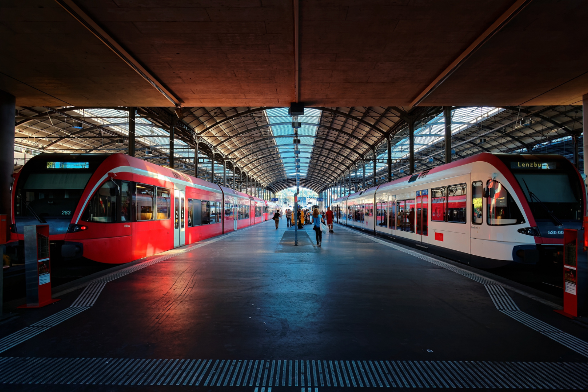 Perspective view of a platform in Lucerne Central Railway Station. Photography by CHEN MIN CHUN. Image via Shutterstock