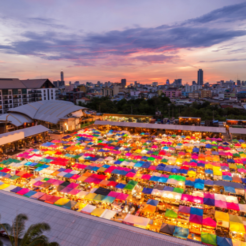 <strong>Visit the Chatuchak Weekend Market</strong>