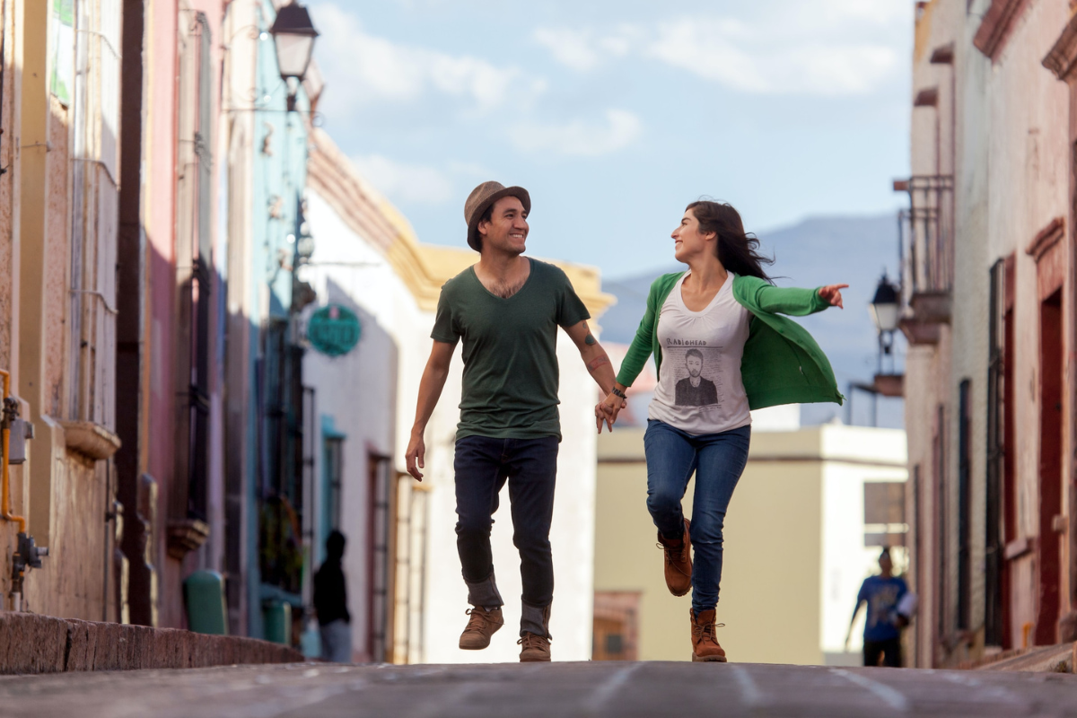 Couple in a city. Photography by Alan Quirvan. Image via Unsplash