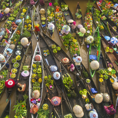 <strong>Cruise along at the Floating Markets</strong>