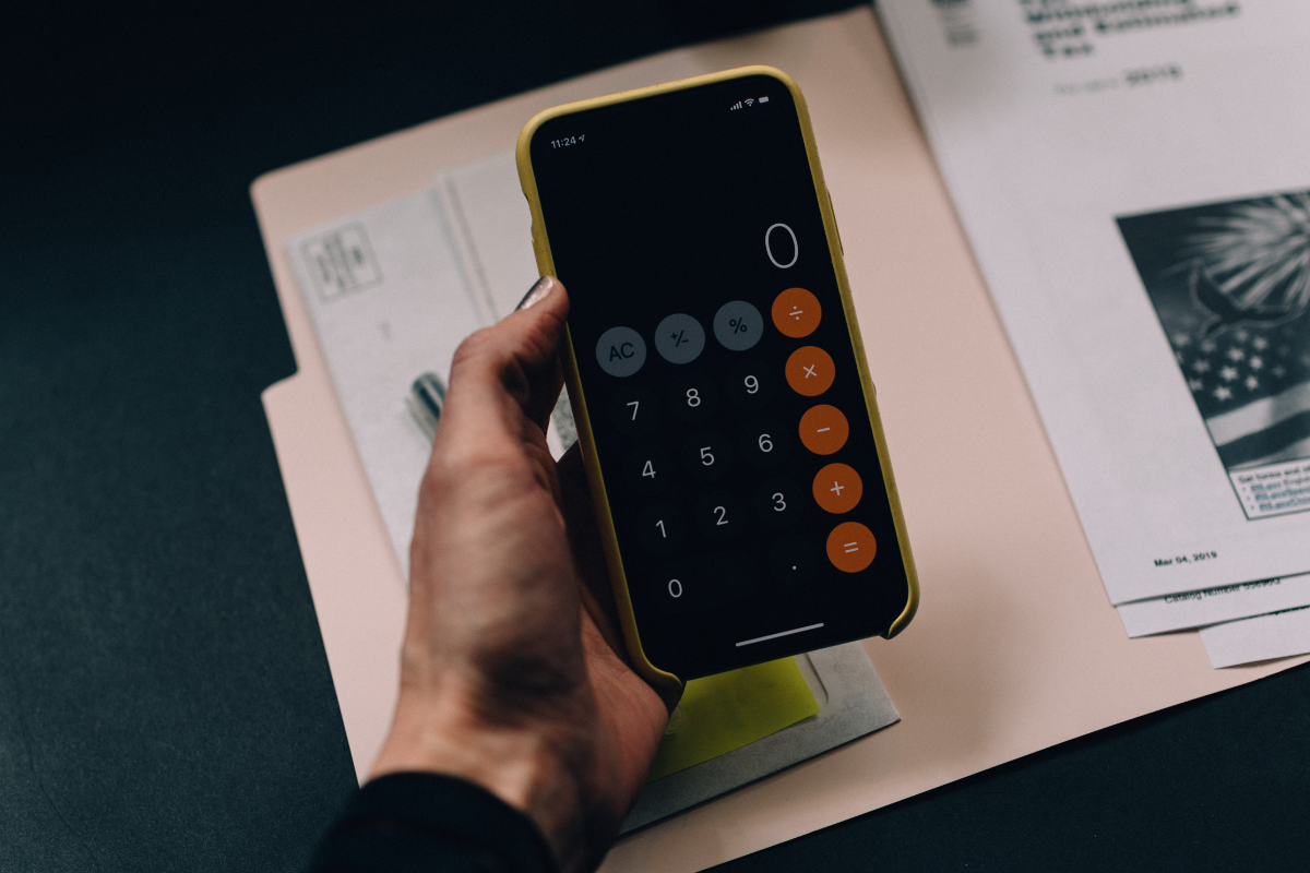 5 Essential Tips to Help Australians Manage their Personal Finances. Photographed by Kelly Sikkema. Image via Unsplash.