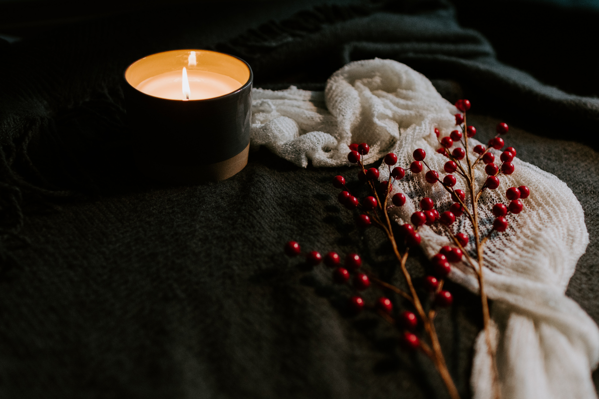 Top 5 Australian Made Scented Candles for Winter 2023. Photographed by Kelly Sikkema. Image via Unsplash.