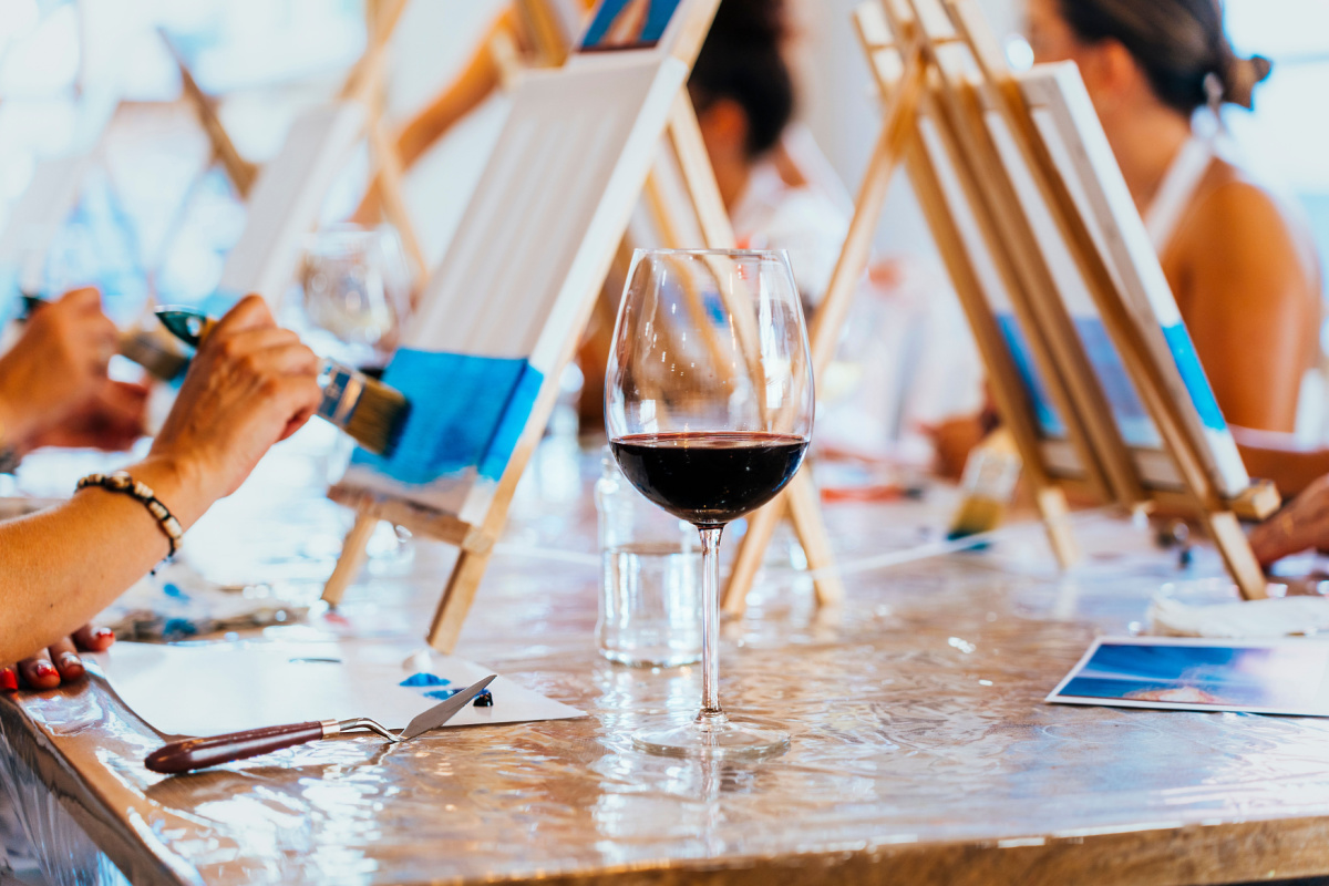 Paint and Sip Workshop. Photography by Alfonso Soler. Image via Shutterstock