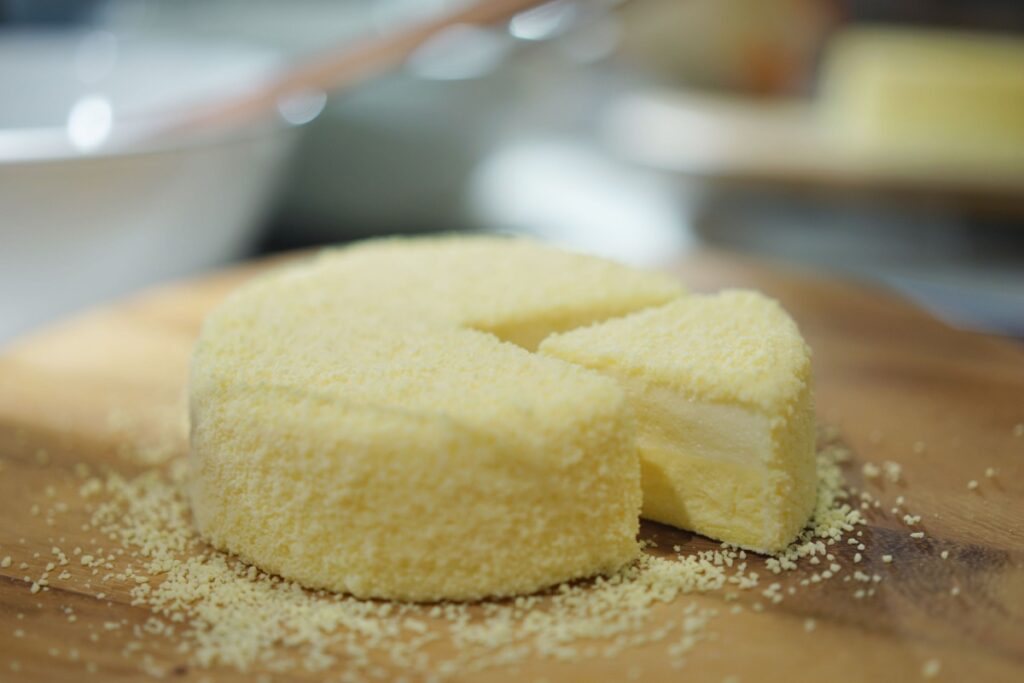 Cheesecake Fromage from LeTao. Photography by im_Chanaphat via Shutterstock